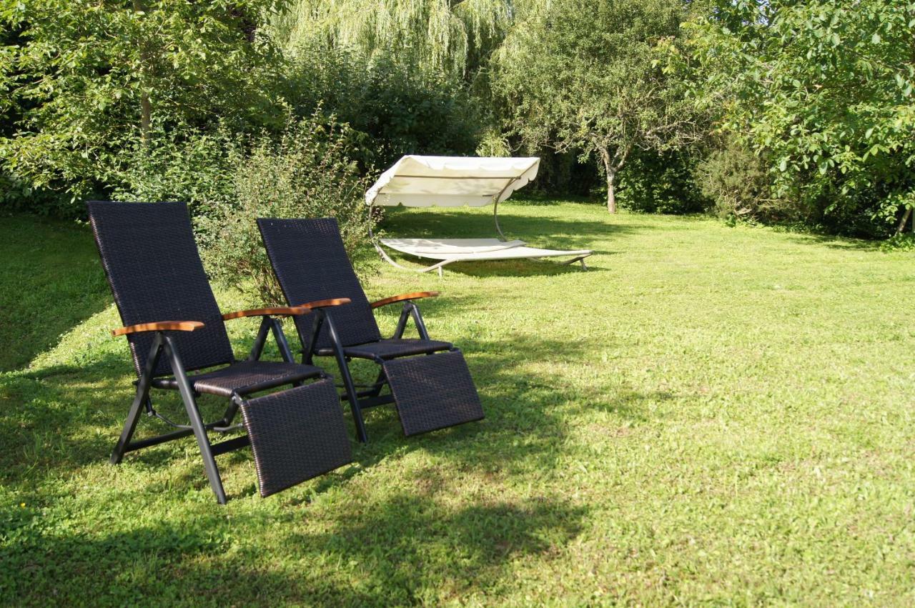 Am Alten Apfelbaum - 1 *